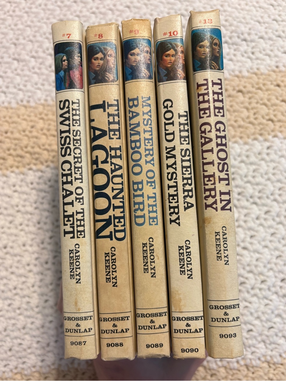 1970’s Lot of 5 Vintage Dana Girls Mystery Hardback Books 7,8,9,10,&13 - Picture 3 of 13